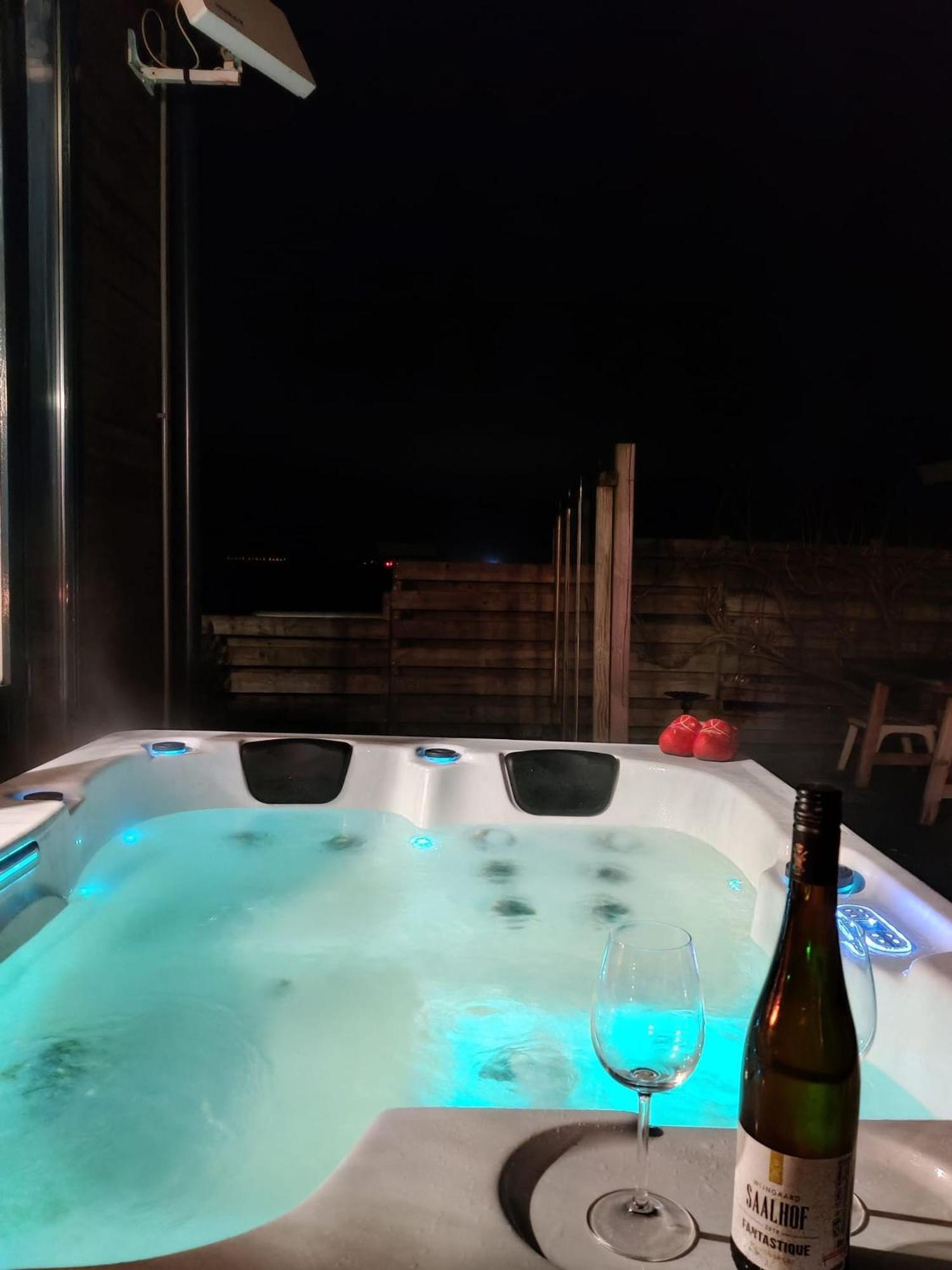 Lakeview 6 Pers Holiday Home Aurora With Fenced Garden, Whirlpool And Sauna Anjum Екстериор снимка